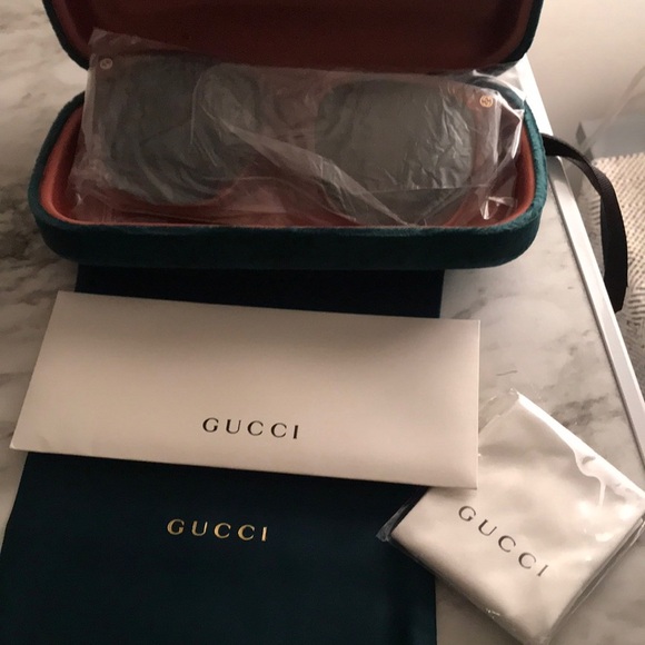 🆕Gucci Sunglasses. No offers. - Picture 6 of 15